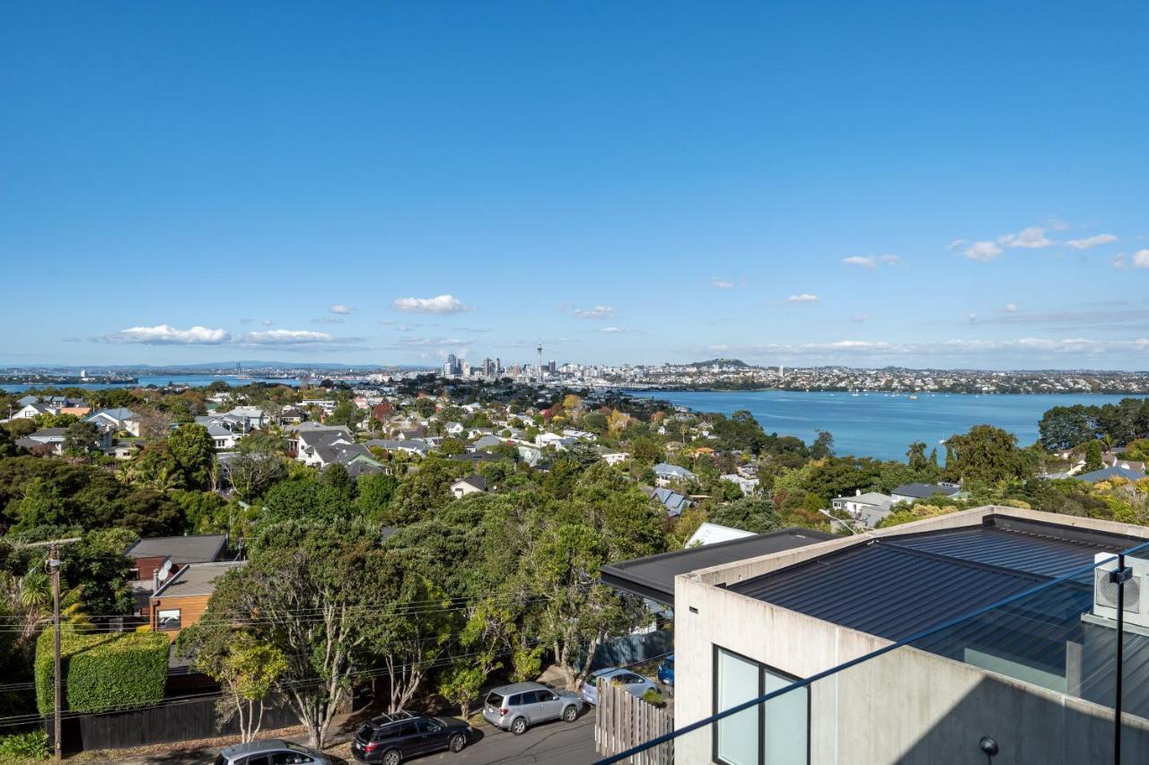 Fernz Motel & Apartments Birkenhead Auckland Exterior photo View of the Hauraki Gulf from Albany