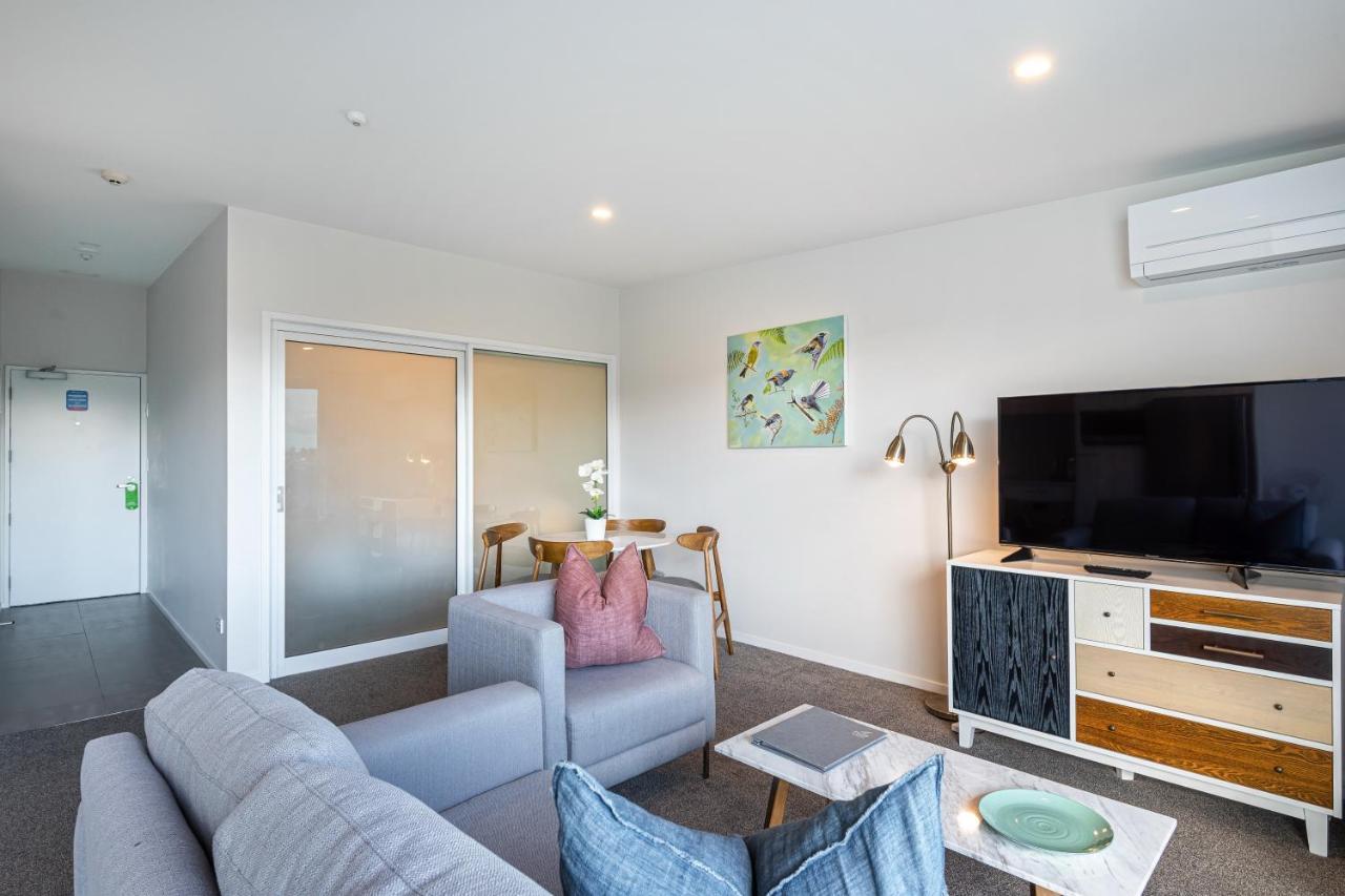 Fernz Motel & Apartments Birkenhead Auckland Exterior photo A living room in a serviced apartment in Auckland, New Zealand