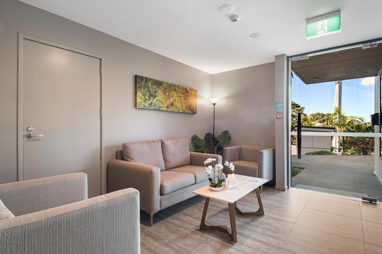 Fernz Motel & Apartments Birkenhead Auckland Exterior photo The waiting room at the Gold Coast Specialist Centre