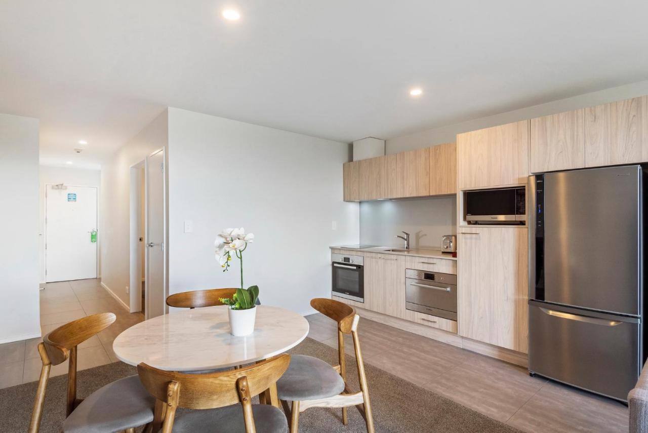 Fernz Motel & Apartments Birkenhead Auckland Exterior photo A kitchen in a typical apartment