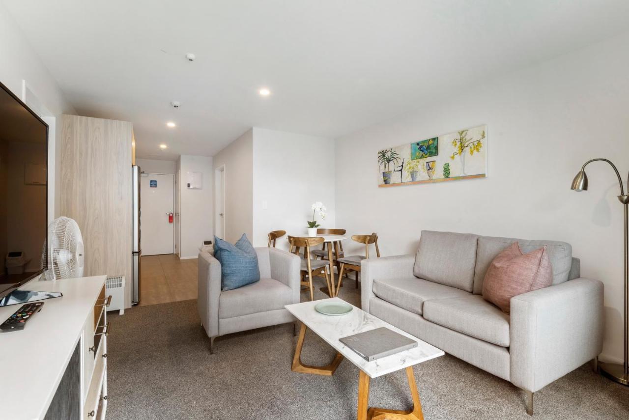 Fernz Motel & Apartments Birkenhead Auckland Exterior photo A staged apartment at The George