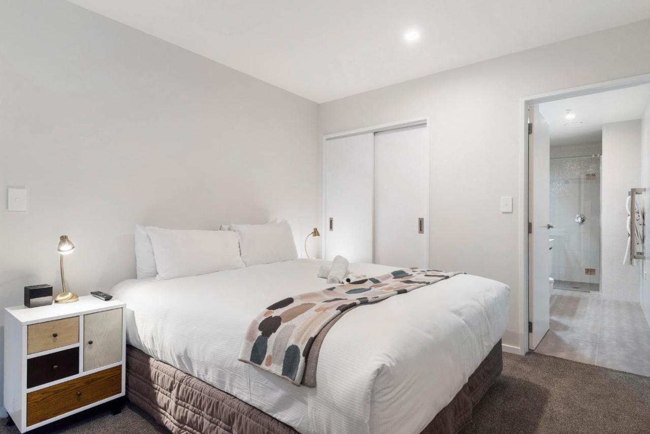 Fernz Motel & Apartments Birkenhead Auckland Exterior photo A bedroom at the hotel
